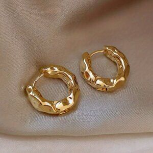 Gold Plated Hammered Style huggie Hoop Earrings - Clicker back closure - NEW